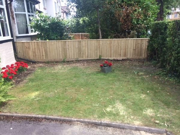 Low level close board fence